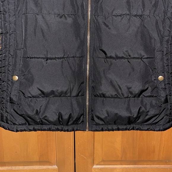 Black Fleece-Lined Vest - Picture 3 of 6